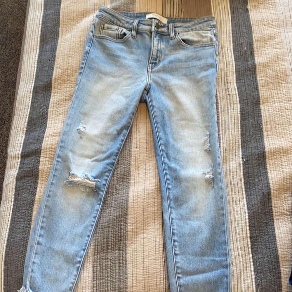 Light wash KanCan cropped jeans